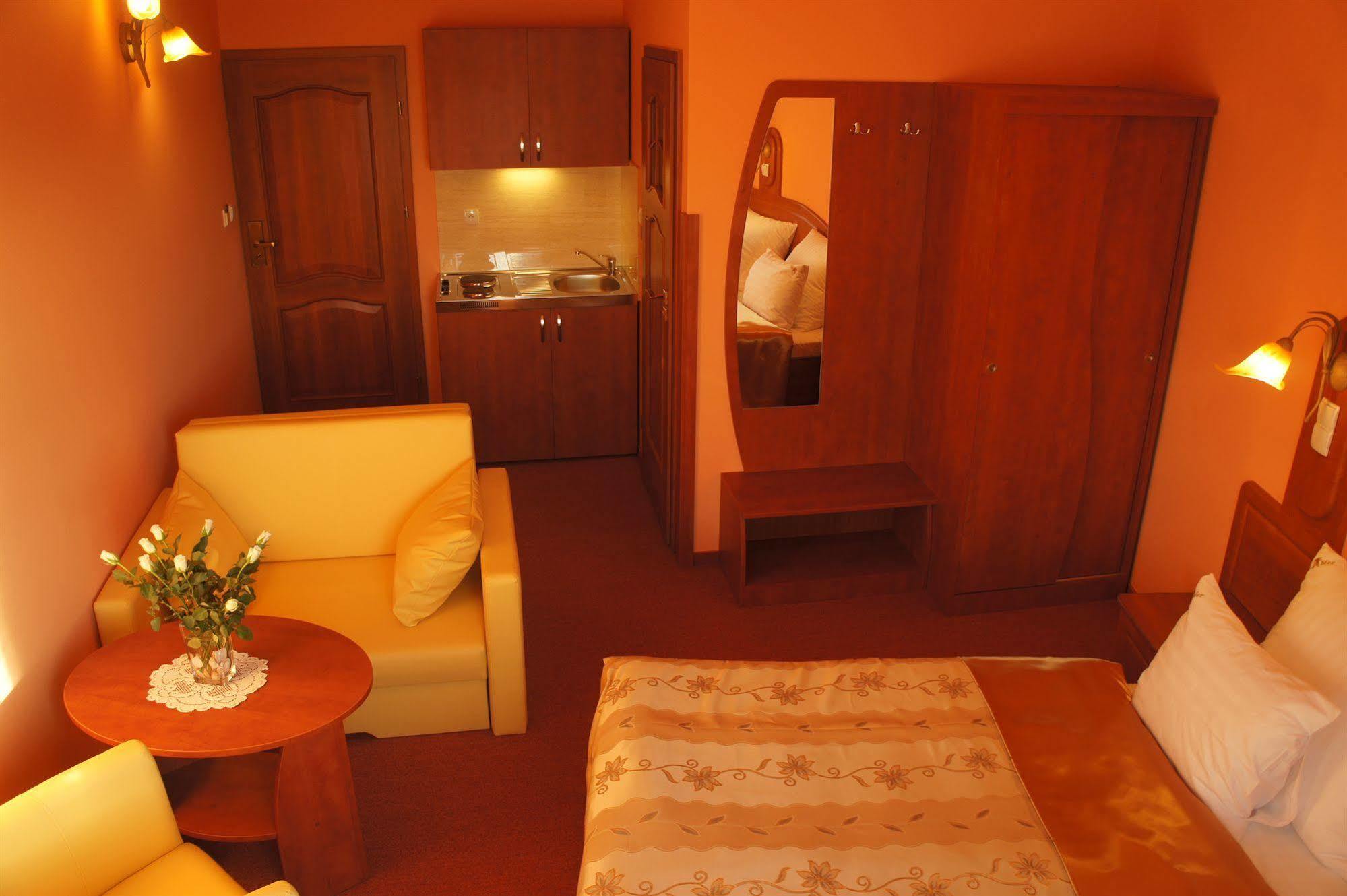 Aparthotel Adler Krakow Exterior photo