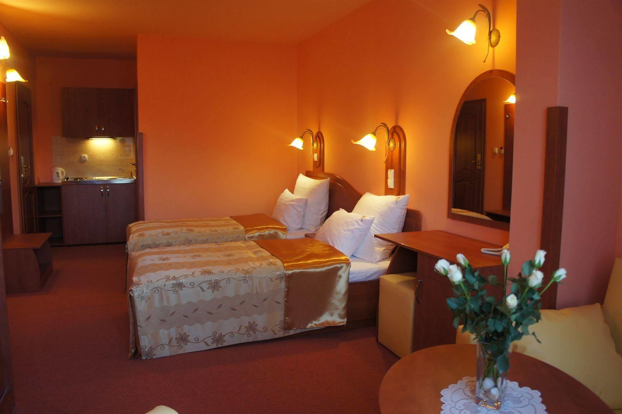 Aparthotel Adler Krakow Exterior photo