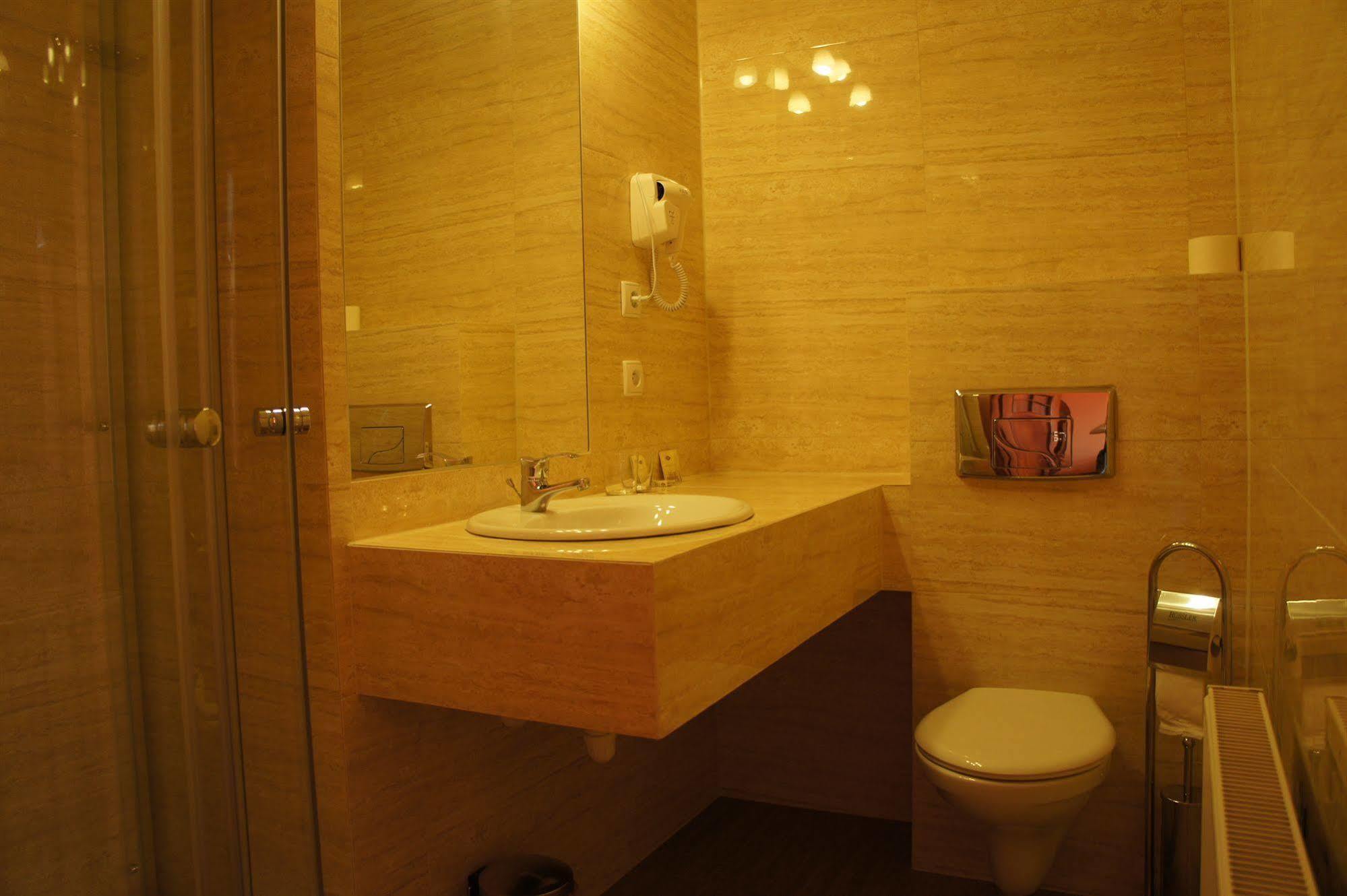 Aparthotel Adler Krakow Exterior photo